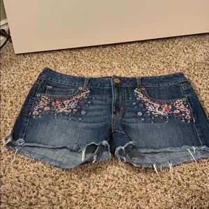 Like New!  American Eagle - 12 embroidered shorts